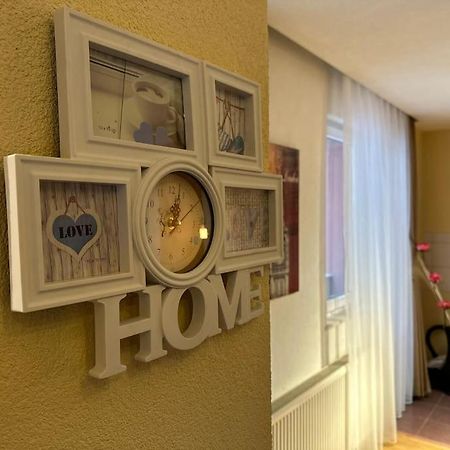 Ora-Prn,Peaceful Central Apartment Pristina Kültér fotó