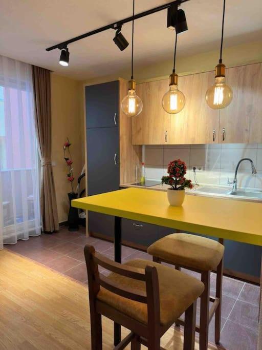 Ora-Prn,Peaceful Central Apartment Pristina Kültér fotó