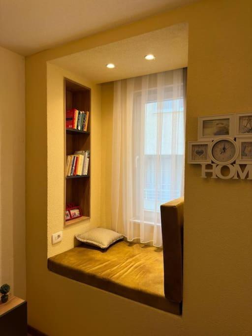 Ora-Prn,Peaceful Central Apartment Pristina Kültér fotó