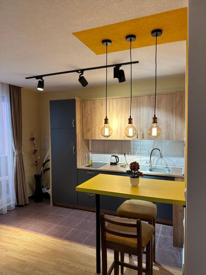 Ora-Prn,Peaceful Central Apartment Pristina Kültér fotó