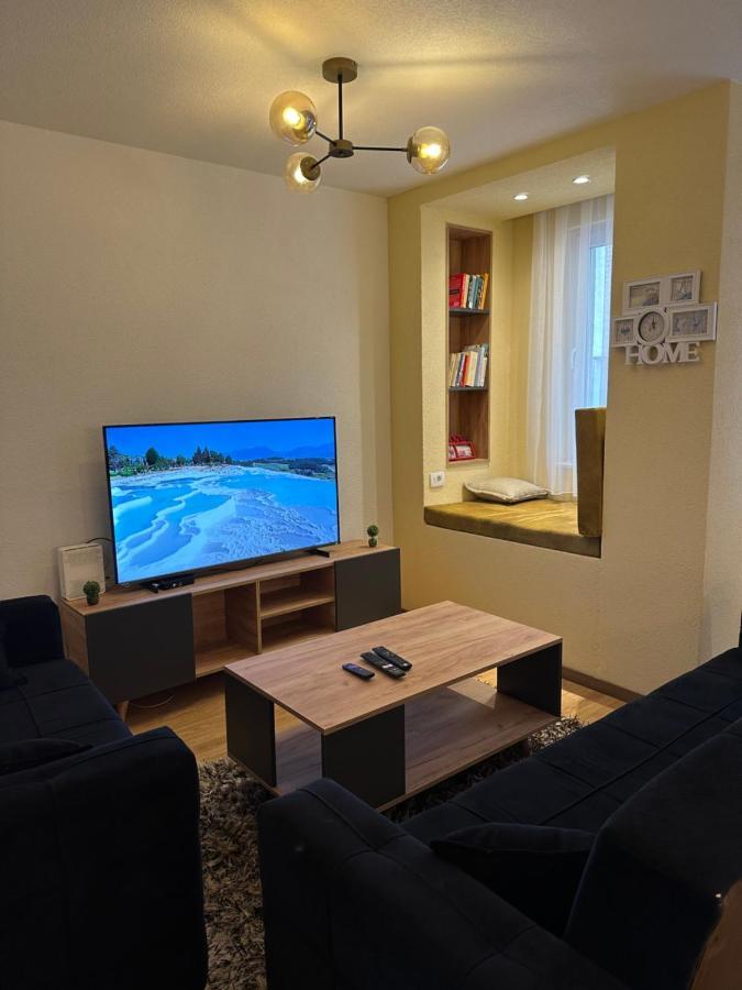 Ora-Prn,Peaceful Central Apartment Pristina Kültér fotó