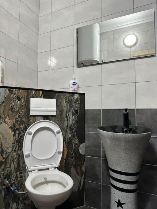 Ora-Prn,Peaceful Central Apartment Pristina Kültér fotó