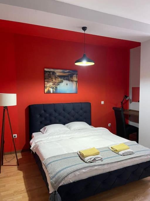 Ora-Prn,Peaceful Central Apartment Pristina Kültér fotó