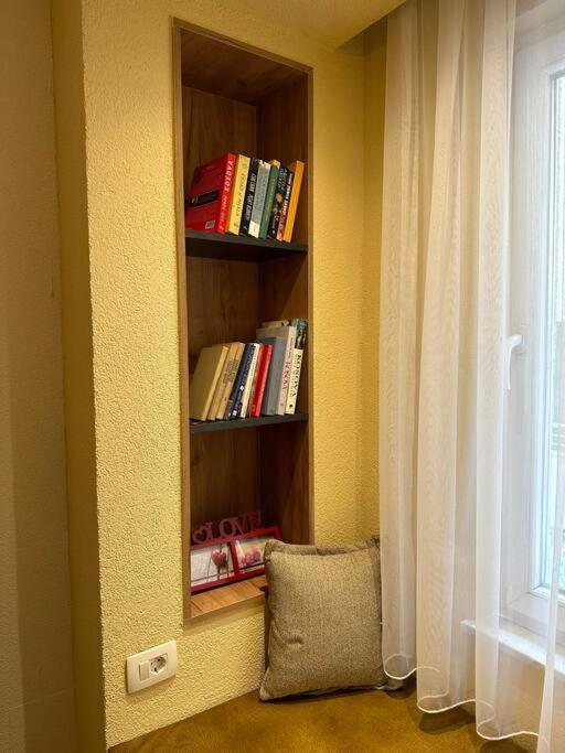 Ora-Prn,Peaceful Central Apartment Pristina Kültér fotó